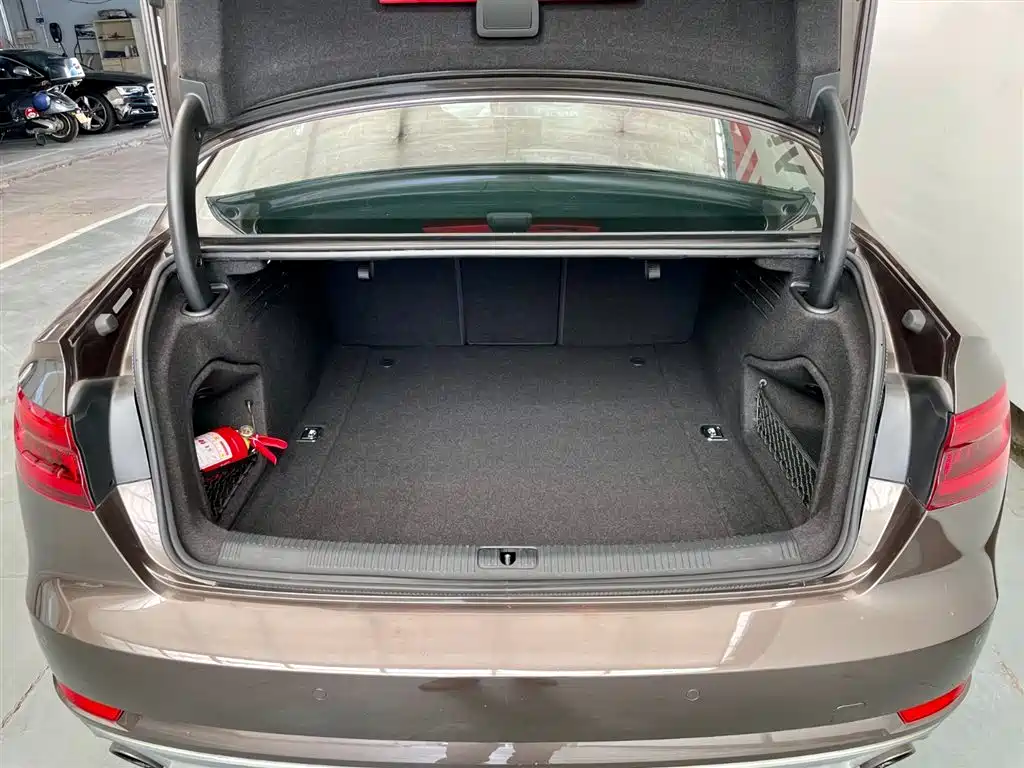 Audi A4L 2017 40 TFSI Style Edition фото 17