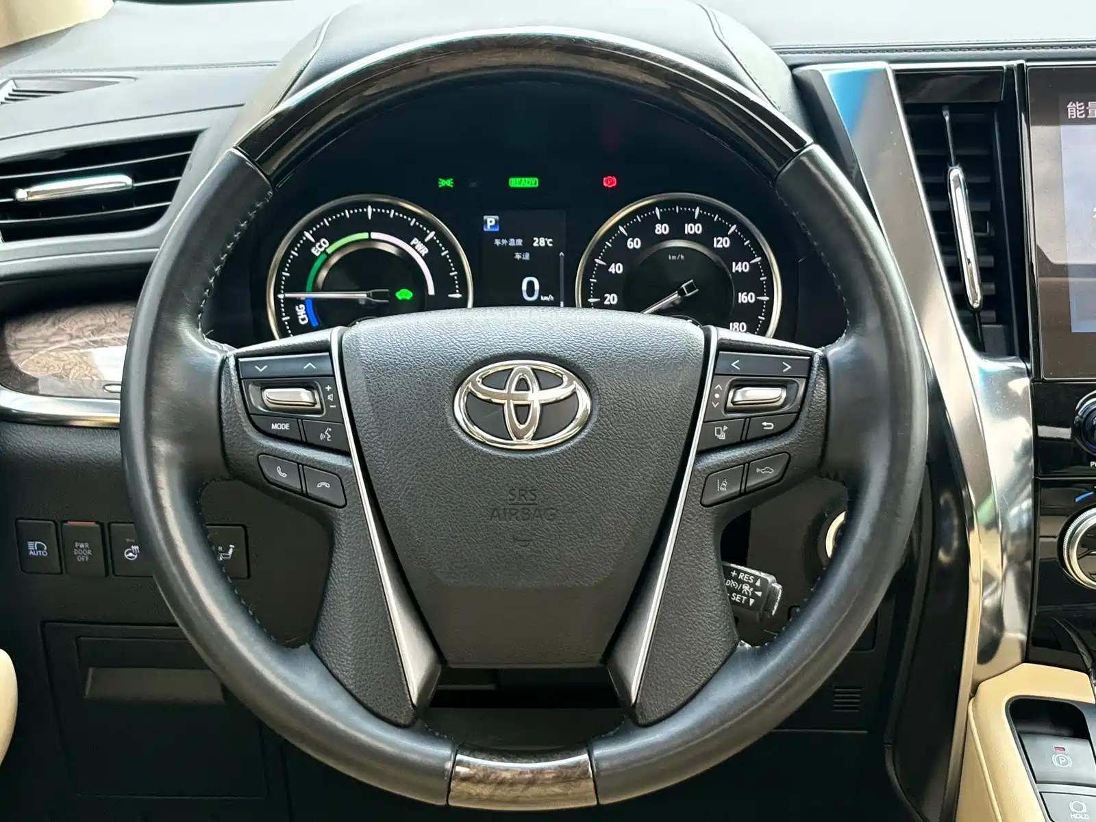 Фото 10 - Toyota Alphard