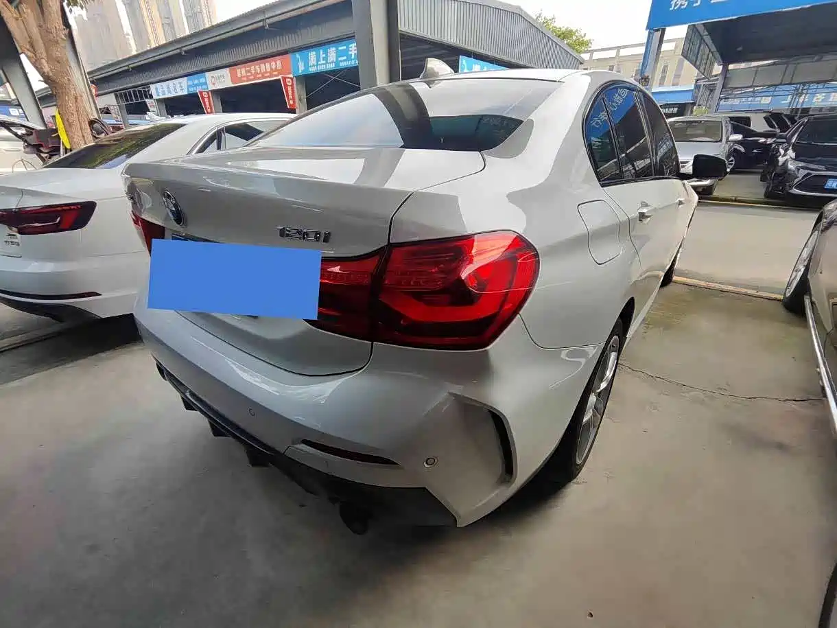 BMW 1 Series 2022 120i M Sport Shadow Edition фото 14