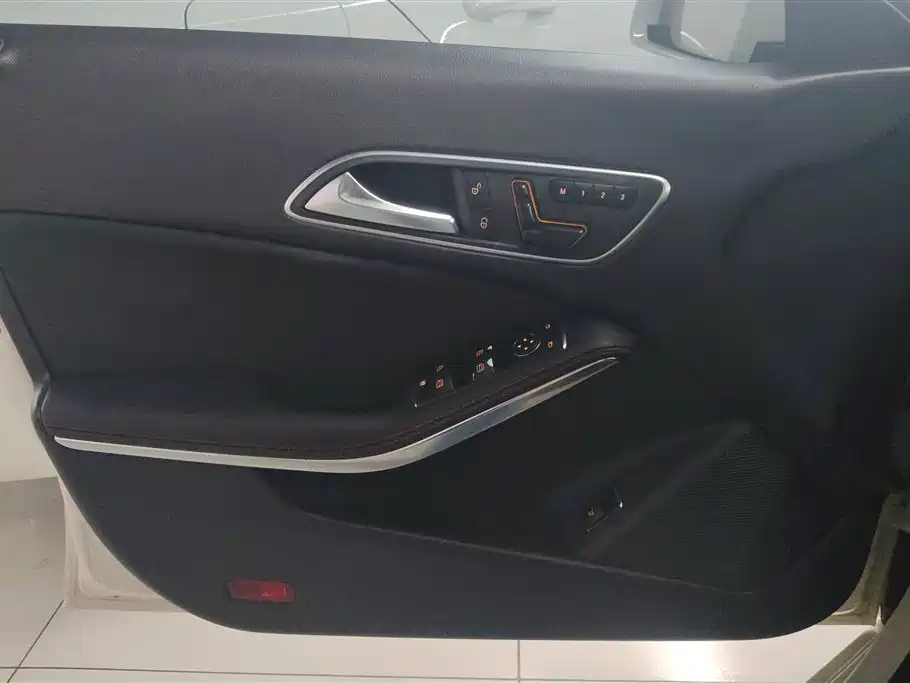 Mercedes-Benz CLA (Import) 2016 Facelift CLA 220 4MATIC фото 7