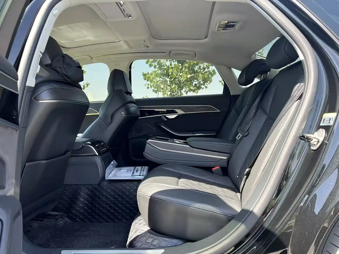 Audi A8 2023 A8L 50 TFSI quattro Exclusive фото 6