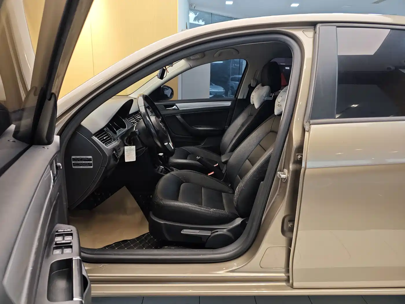 Volkswagen Bora 2015 Quality Edition 1.6L Automatic Fashion фото 13