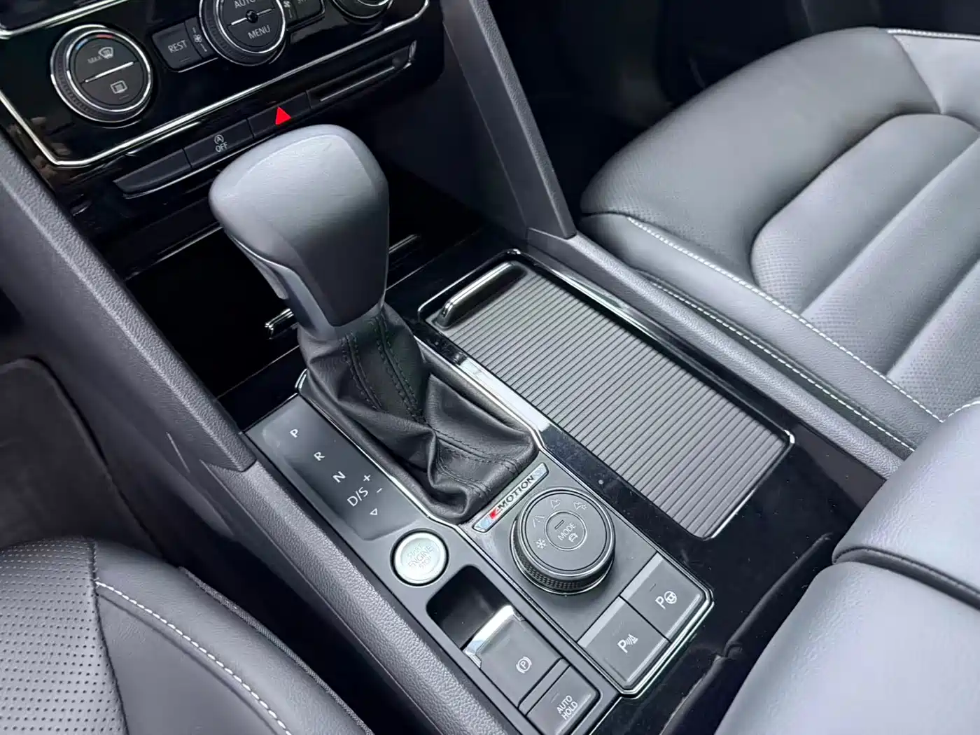 Volkswagen Teramont 2020 380TSI 4WD Luxury Edition China VI фото 7
