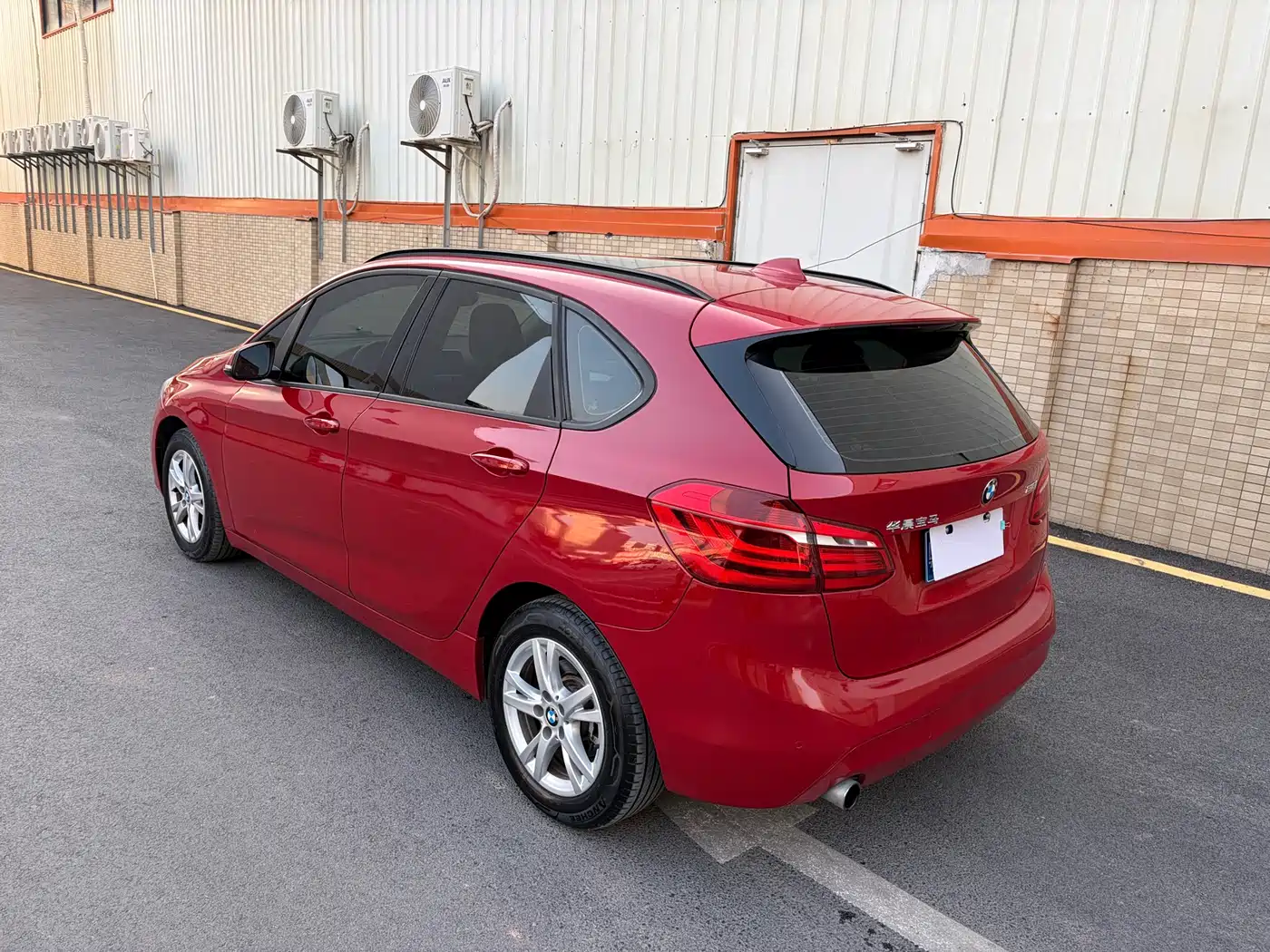 BMW 2 Series Touring 2016 218i Leading фото 7