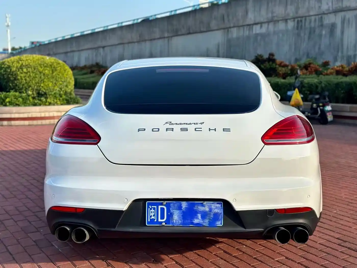 Porsche Panamera 2010 Panamera 4 3.6L фото 9