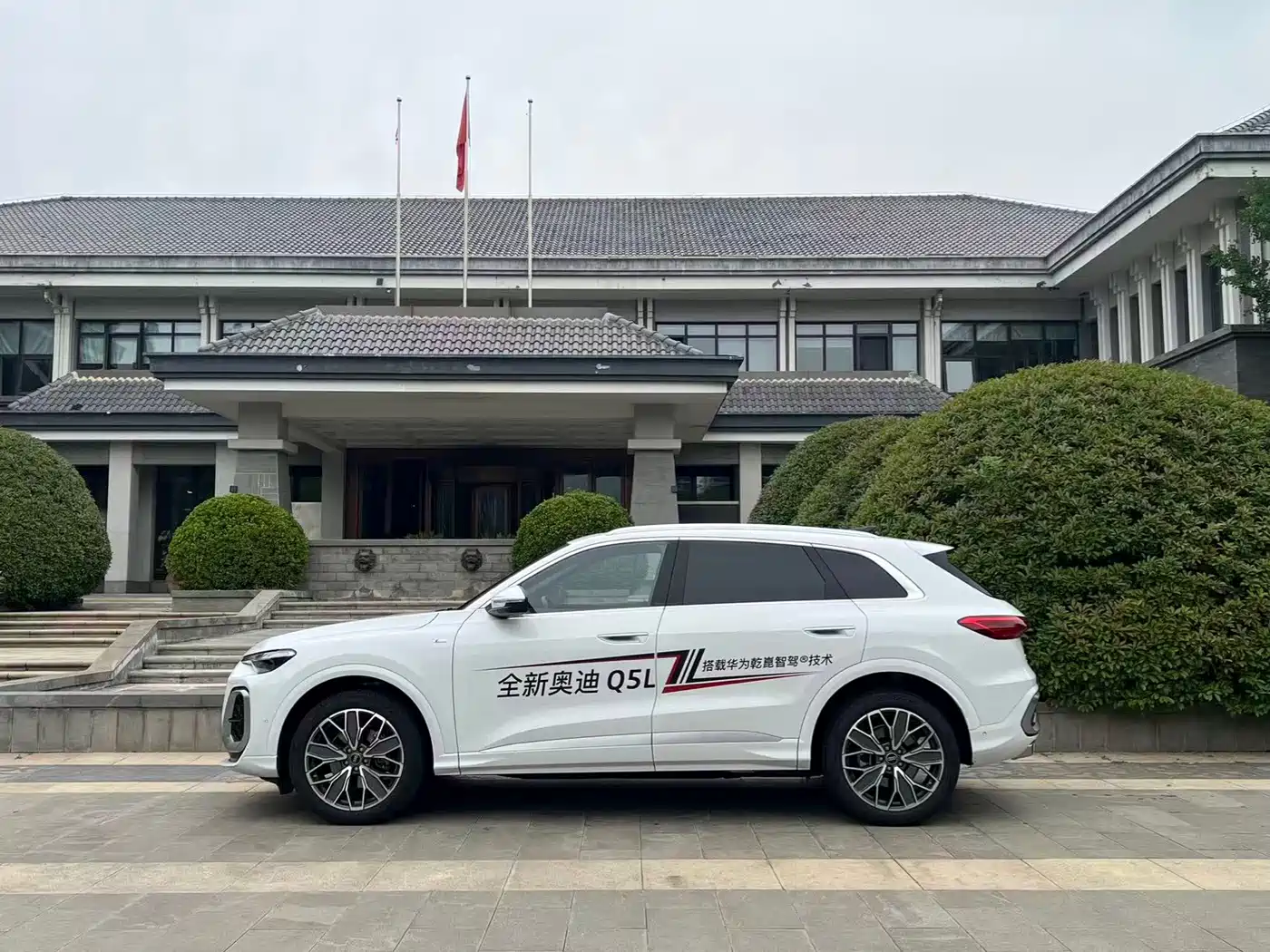 Audi Q5L 2026 Luxury Sport 150kW фото 3