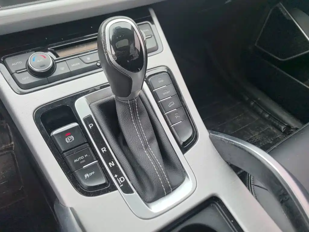 صورة 15 - Geely Atlas