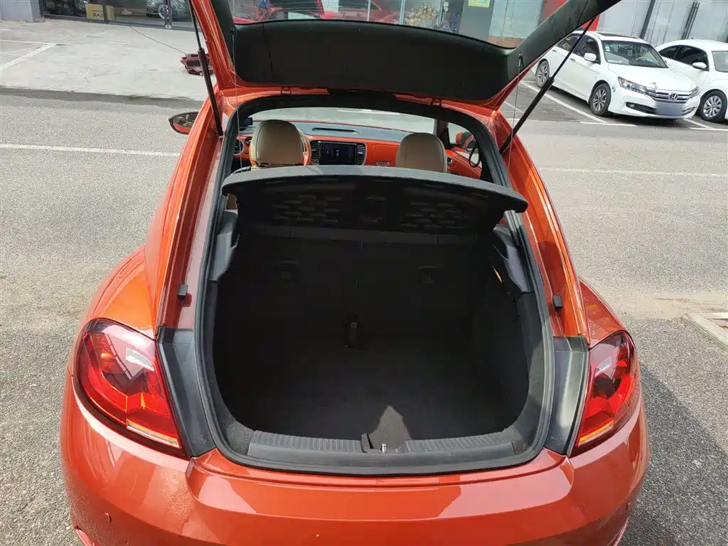 Volkswagen Beetle 2018 180TSI Easy Joy Edition фото 19