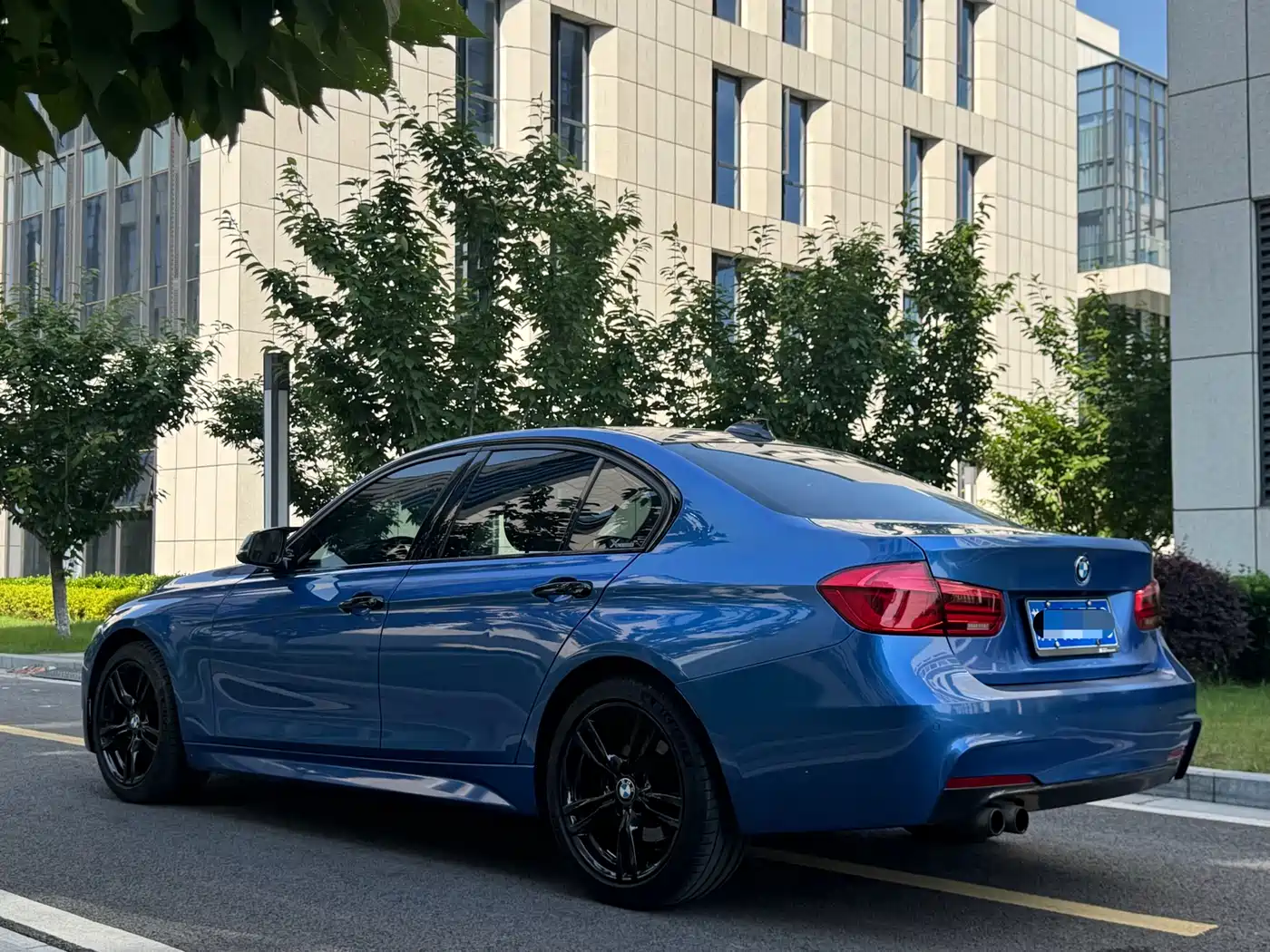BMW 3 Series 2017 330i M Sport фото 31