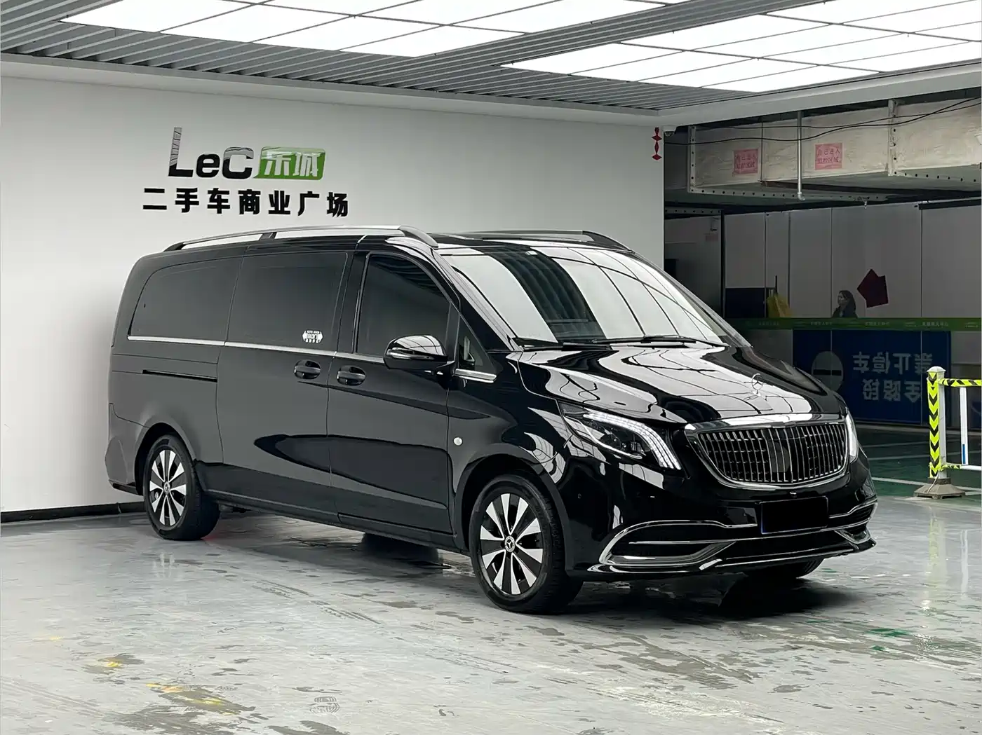 Mercedes-Benz Vito 2023 2.0T Elite 7-Seater фото 3