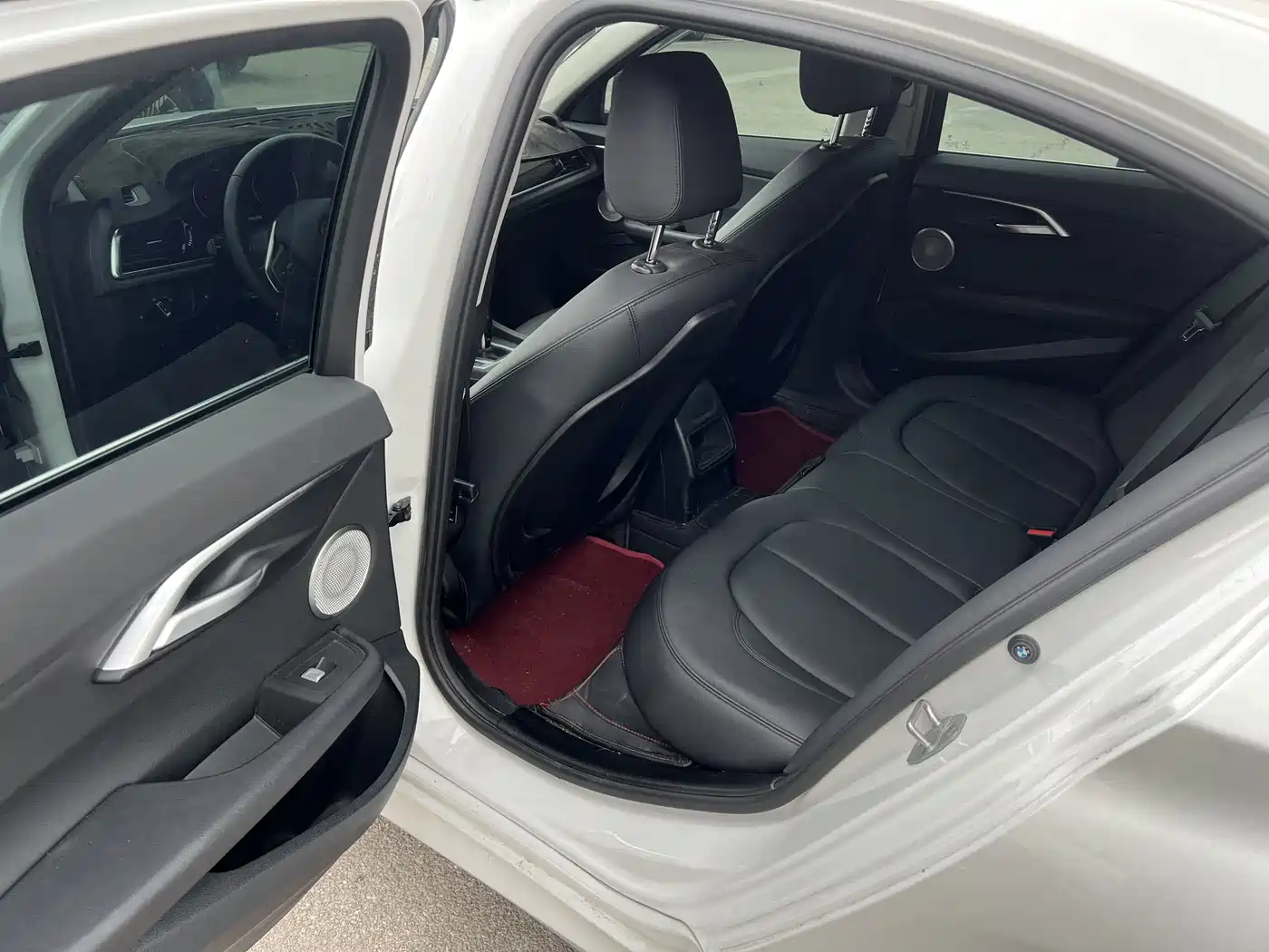 BMW 1 Series 2023 120i M Sport фото 10