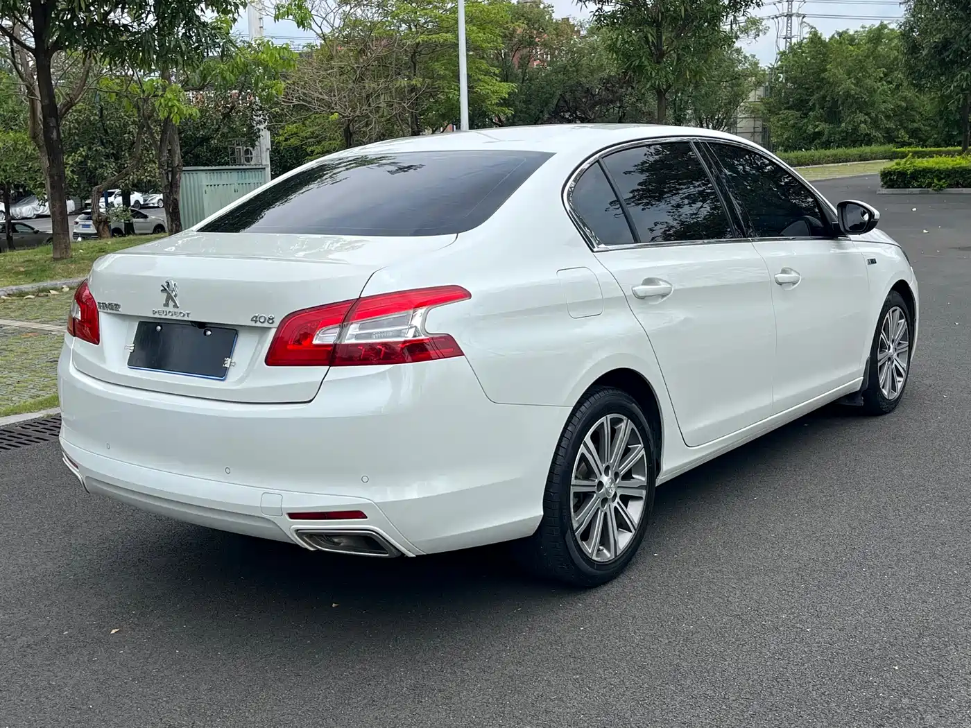 Peugeot 408 2016 1.6T Automatic Luxury Edition фото 7