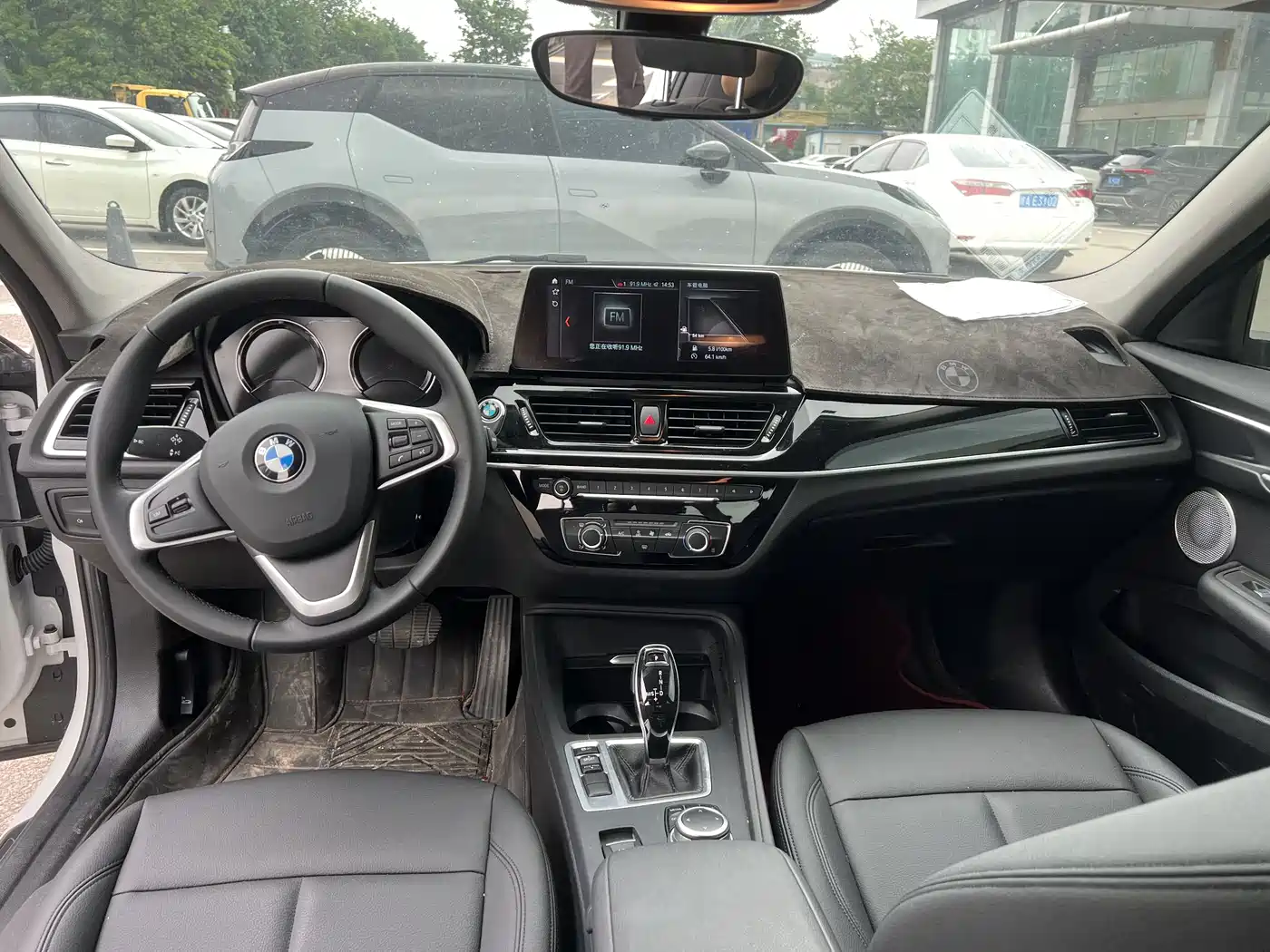 BMW 1 Series 2023 120i M Sport фото 15
