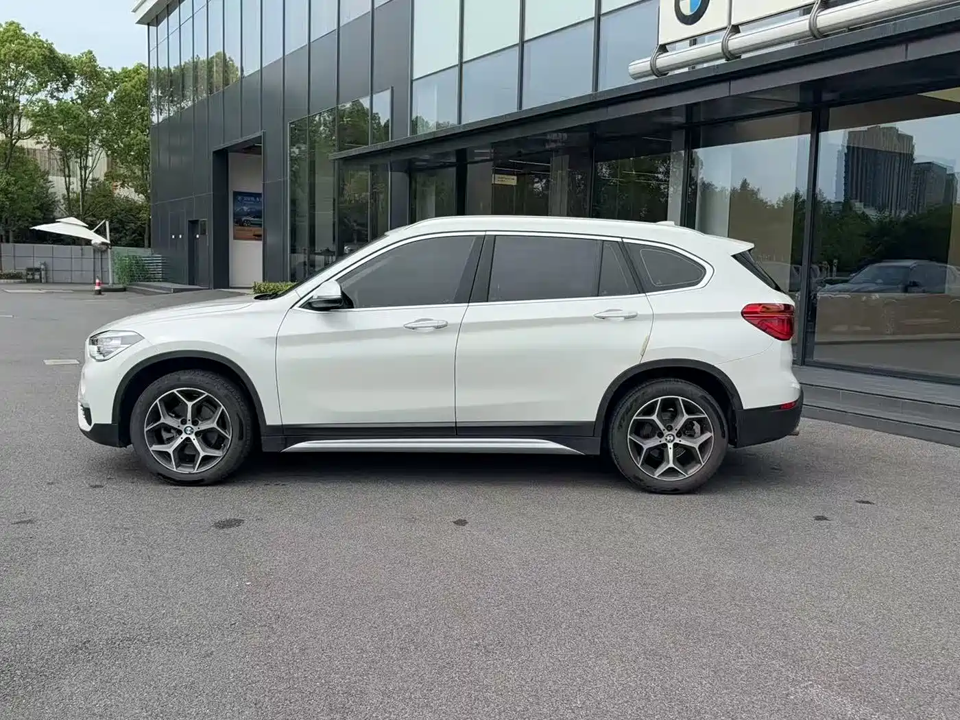 BMW X1 2019 sDrive18Li Premium Model фото 14