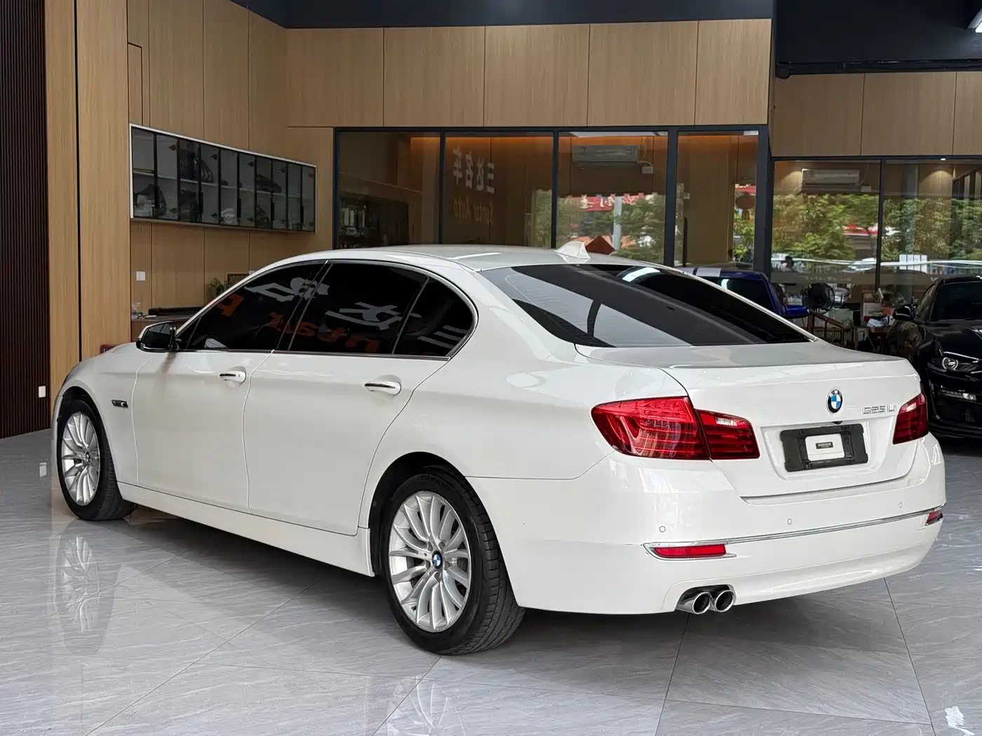 BMW 5 Series 2017 525Li Luxury Design Package фото 4