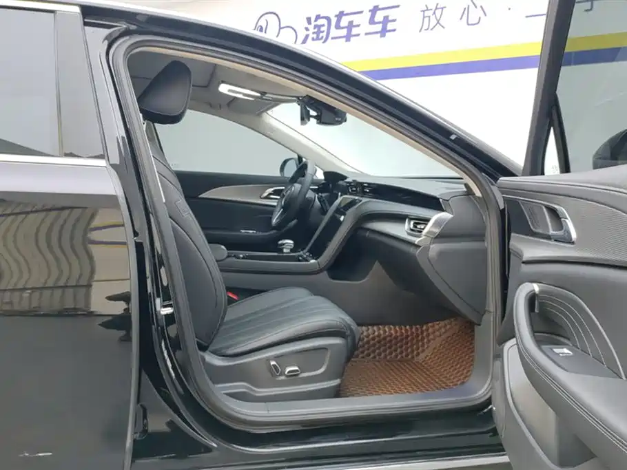 Hongqi H5 2024 2.0T Automatic Smart Connect Flag Enjoy Edition фото 8