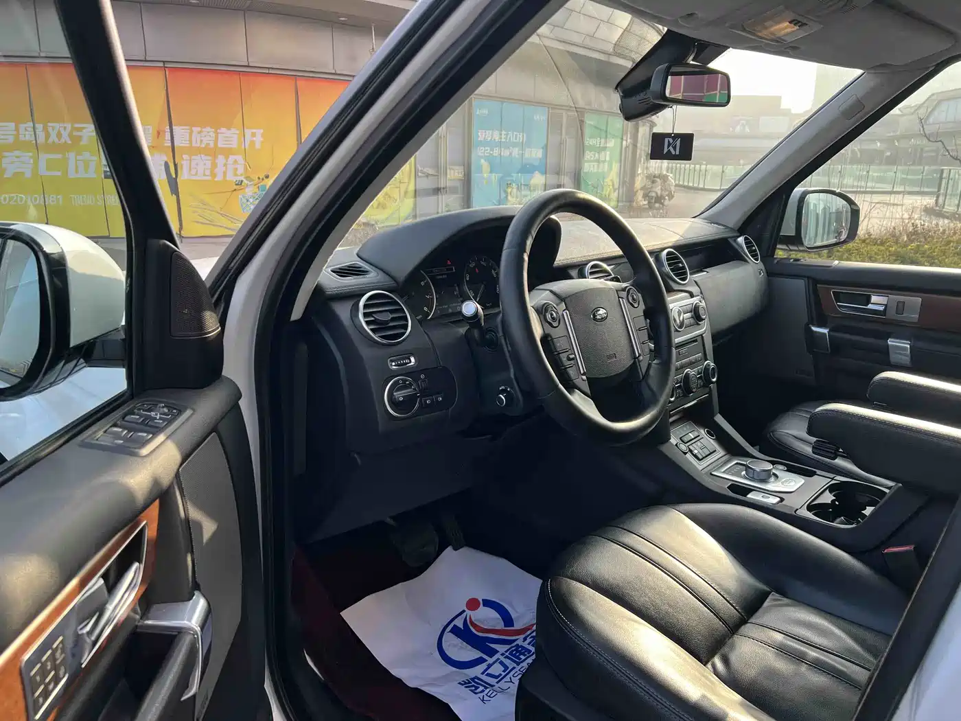 Land Rover Discovery 2016 3.0 SC Gloss Black Collector's Edition HSE фото 10
