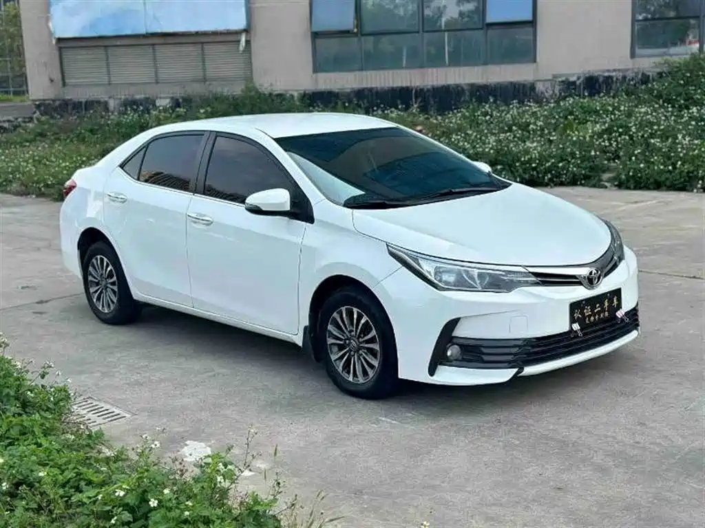 Toyota Corolla 2017 Facelift 1.2T S-CVT GL фото 3