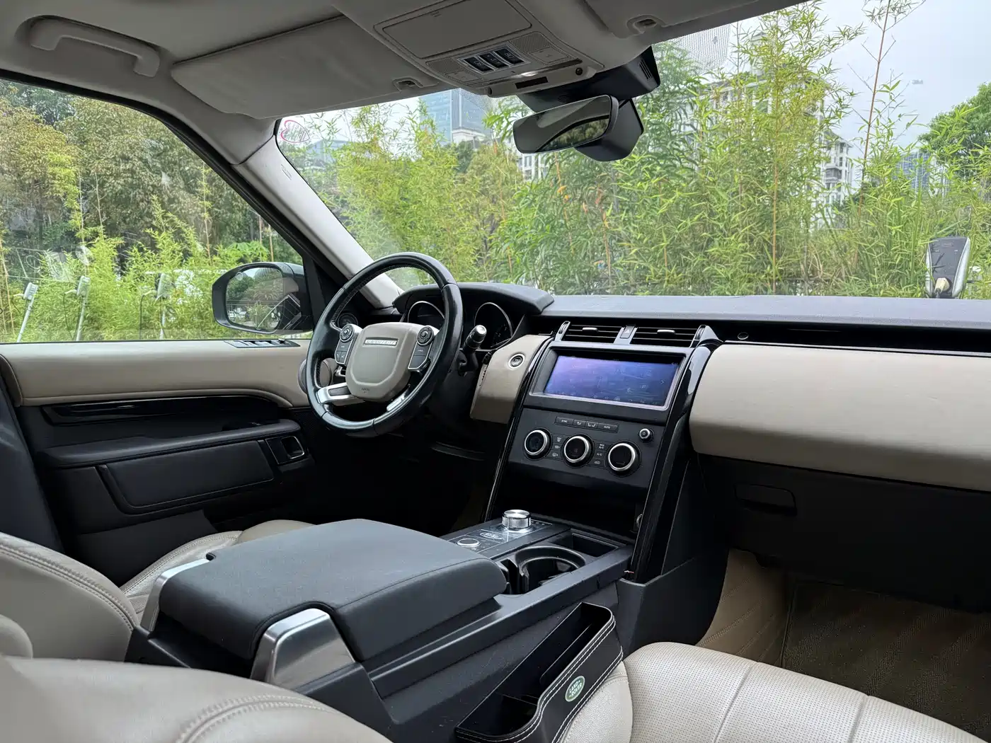 Land Rover Discovery 2017 3.0 SC V6 SE фото 19