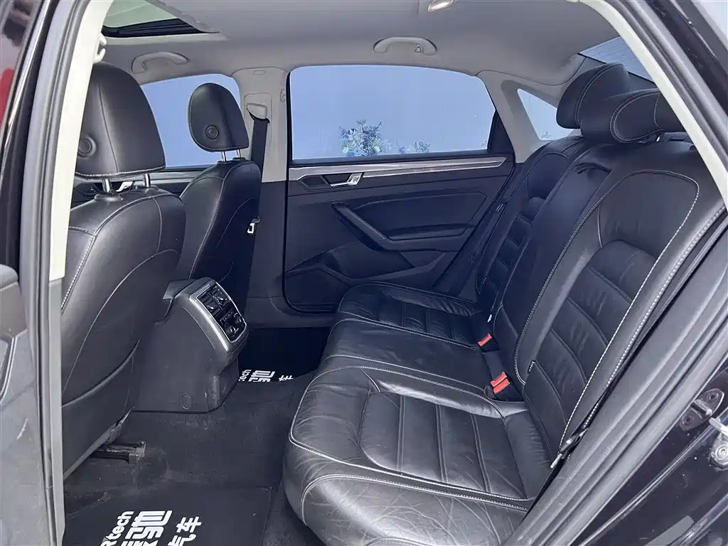 Volkswagen Passat 2017 330TSI DSG Prestige фото 24