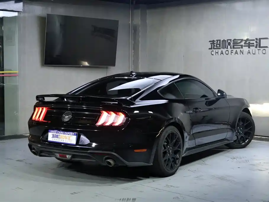 FORD MUSTANG