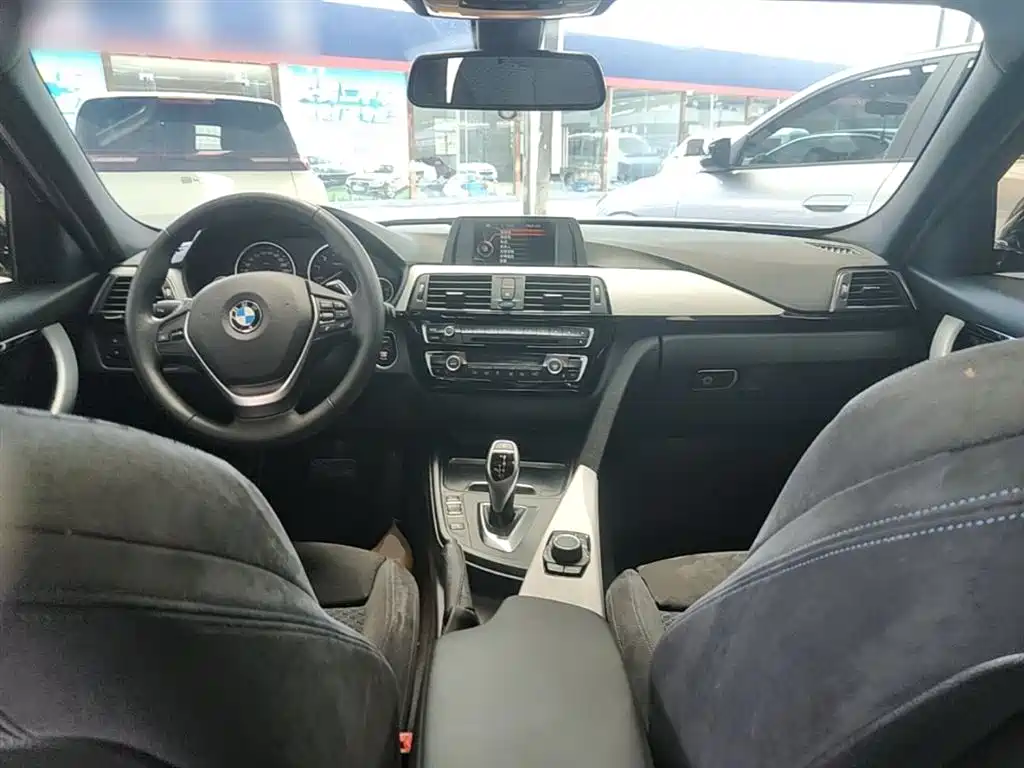 BMW 3 Series 2017 320i M Sport фото 10