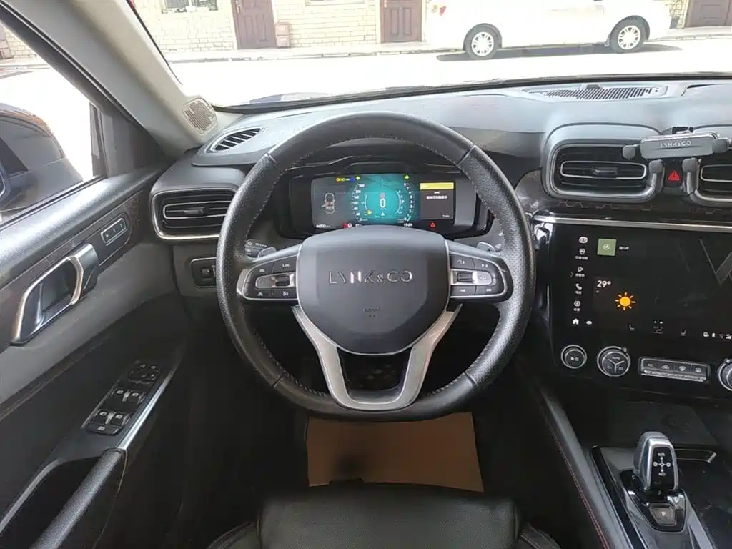 Lynk & Co 02 2018 1.5T DCT 2WD Power Pro Edition China V фото 11