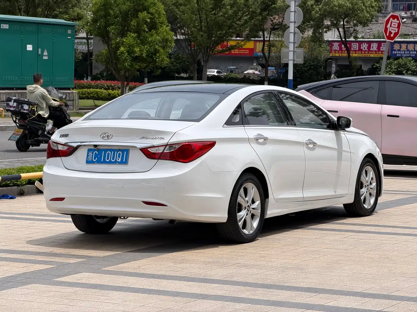 Hyundai Sonata 2011 2.0L Auto Supreme Edition фото 13