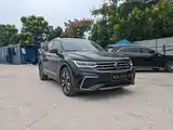 Photo 3 - Volkswagen Tiguan L