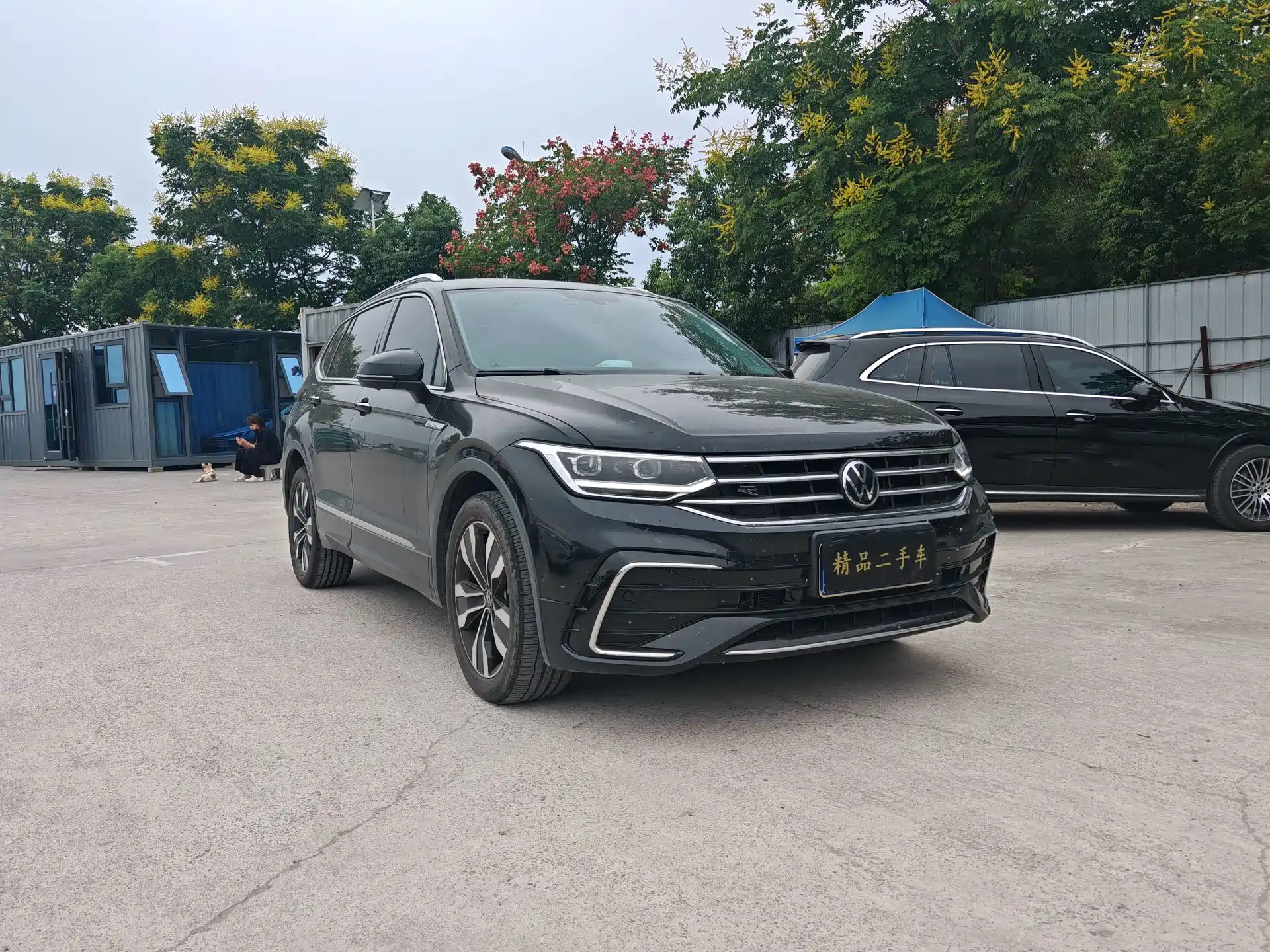 Photo 3 - Volkswagen Tiguan L