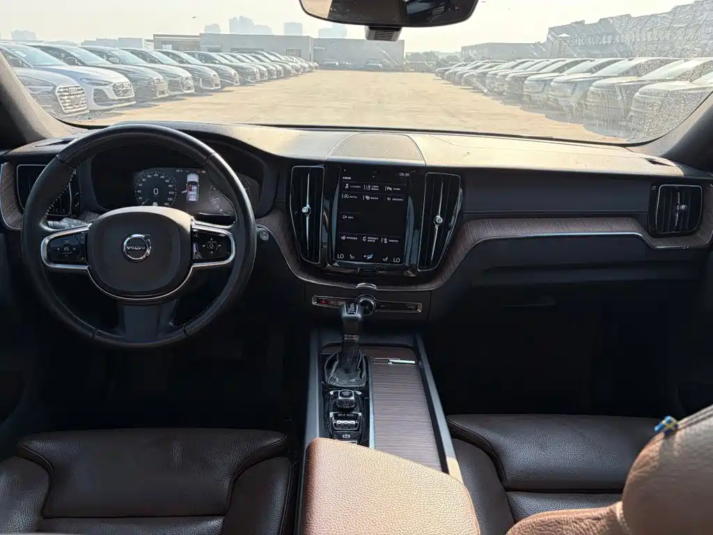 Photo 8 - Volvo XC60