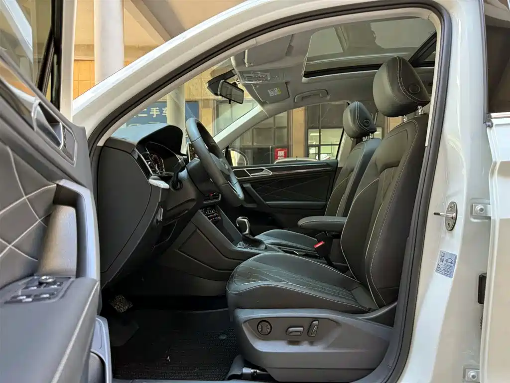 Volkswagen Tiguan L 2025 Model 300TSI Auto 2WD Dragon Edition фото 9