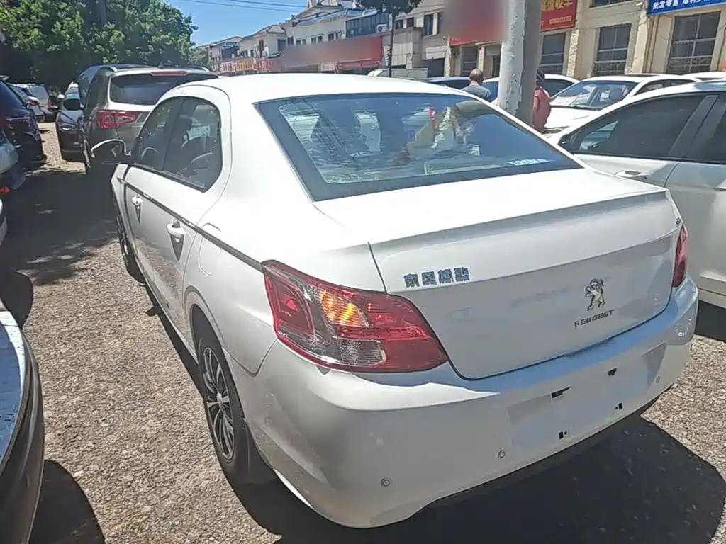 Peugeot 301 2014 1.6L Automatic Comfort Edition фото 5
