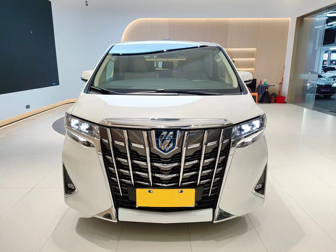 Toyota Alphard 2020 Hybrid 2.5L Luxury Edition фото 3