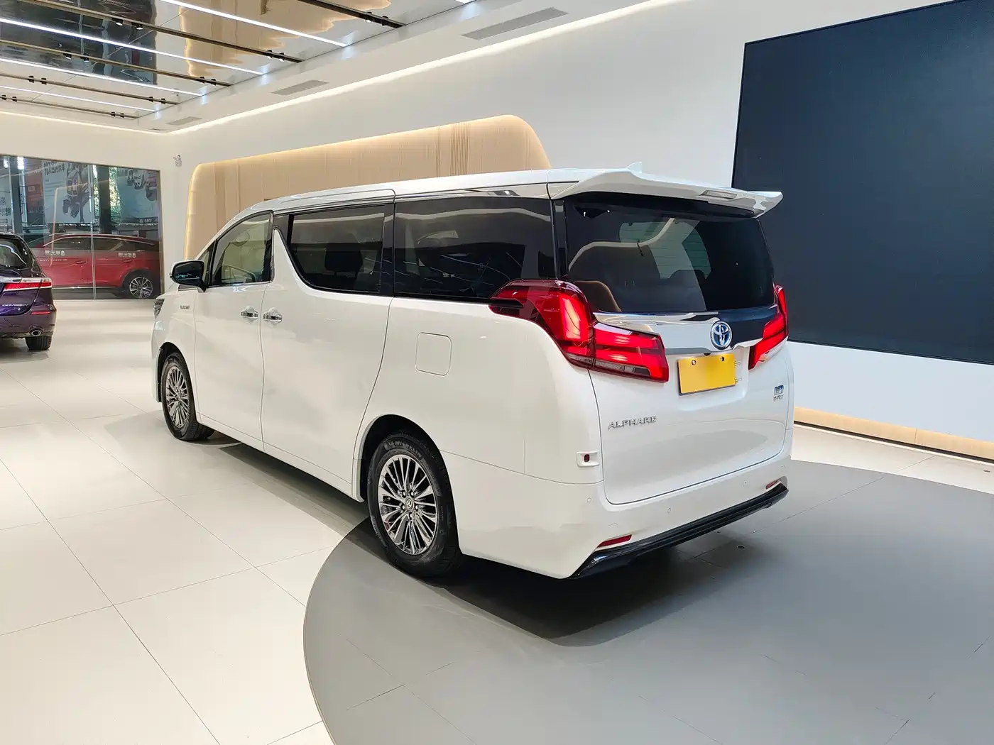 Toyota Alphard 2020 Hybrid 2.5L Luxury Edition фото 5