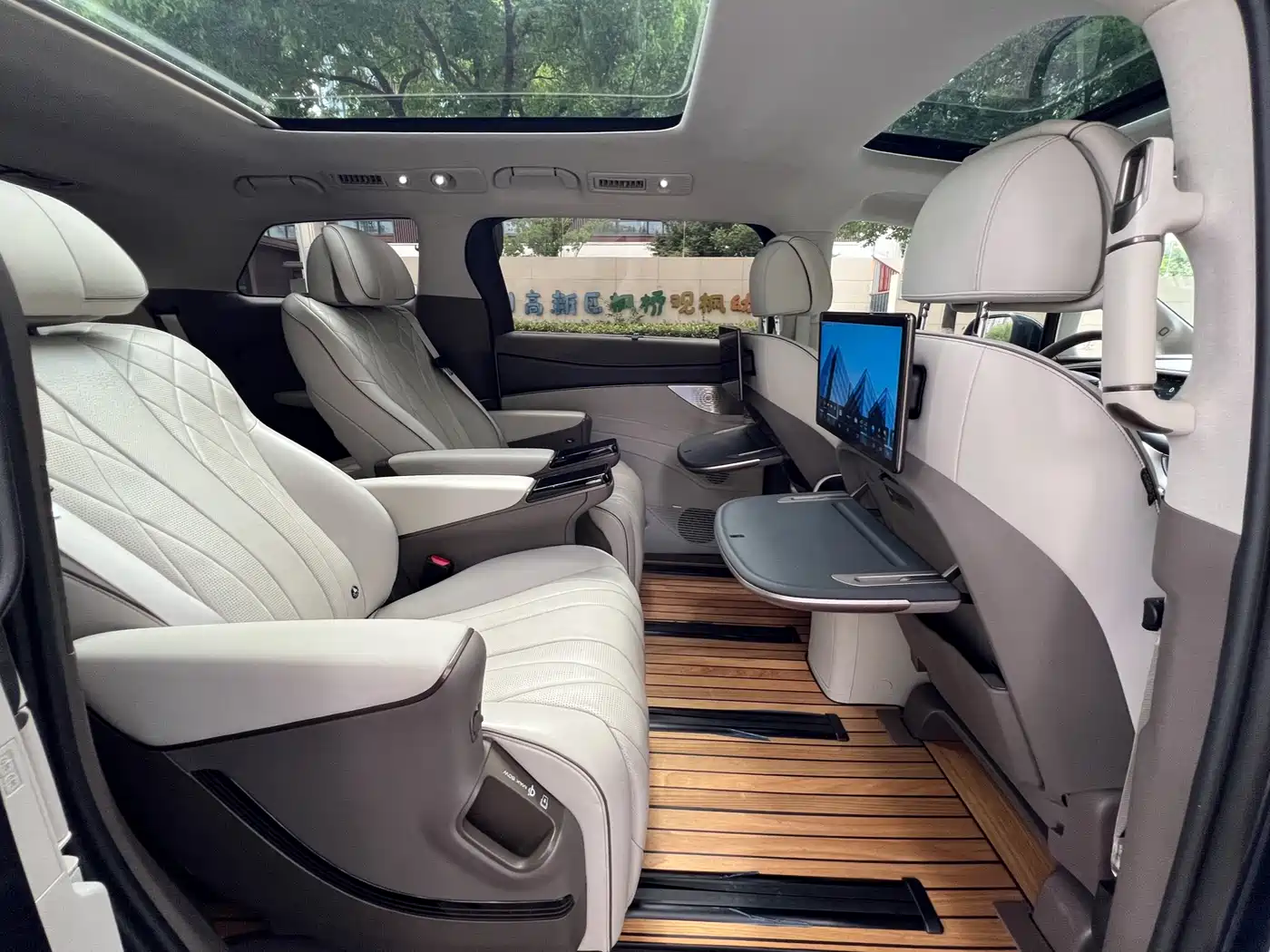 Denza D9 2022 DM-i 970 AWD Flagship фото 20