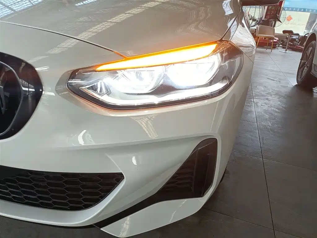 BMW 1 Series 2022 125i M Sport Shadow Edition фото 18