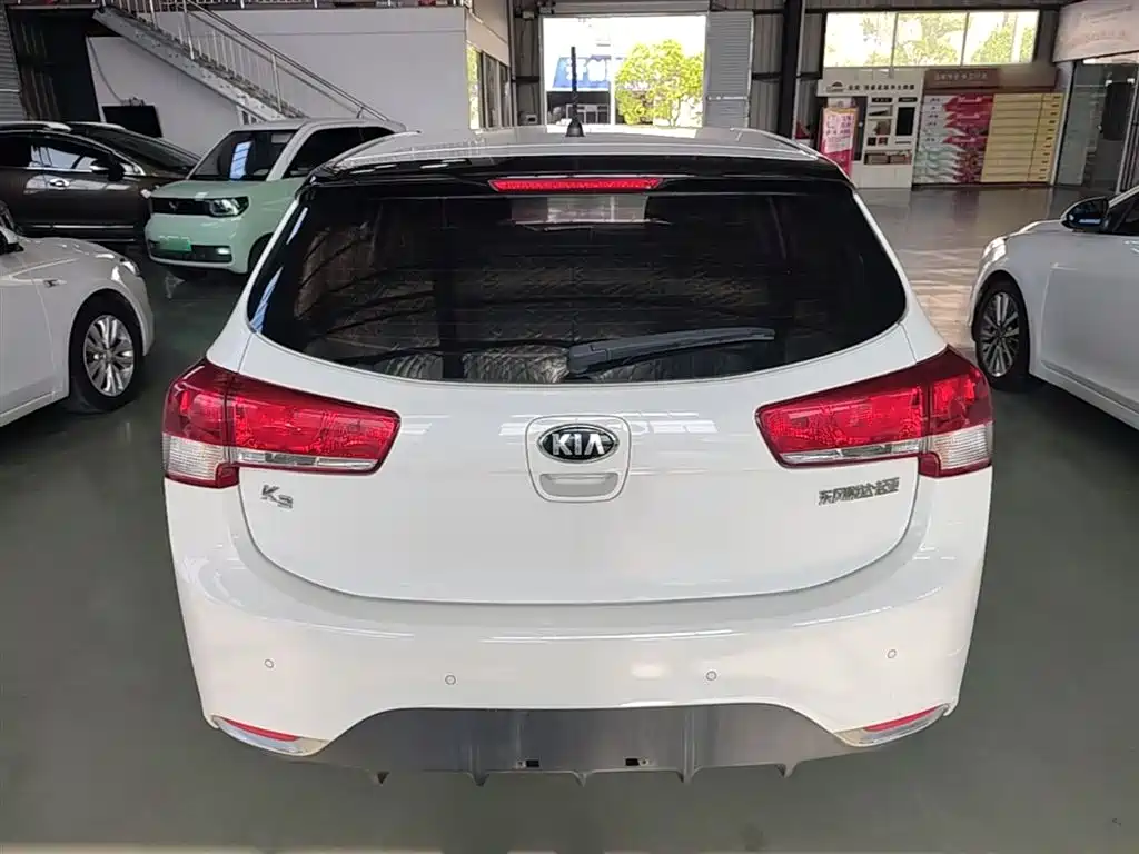 Kia K2 2015 Hatchback 1.4L AT GLS Cool Edition фото 6