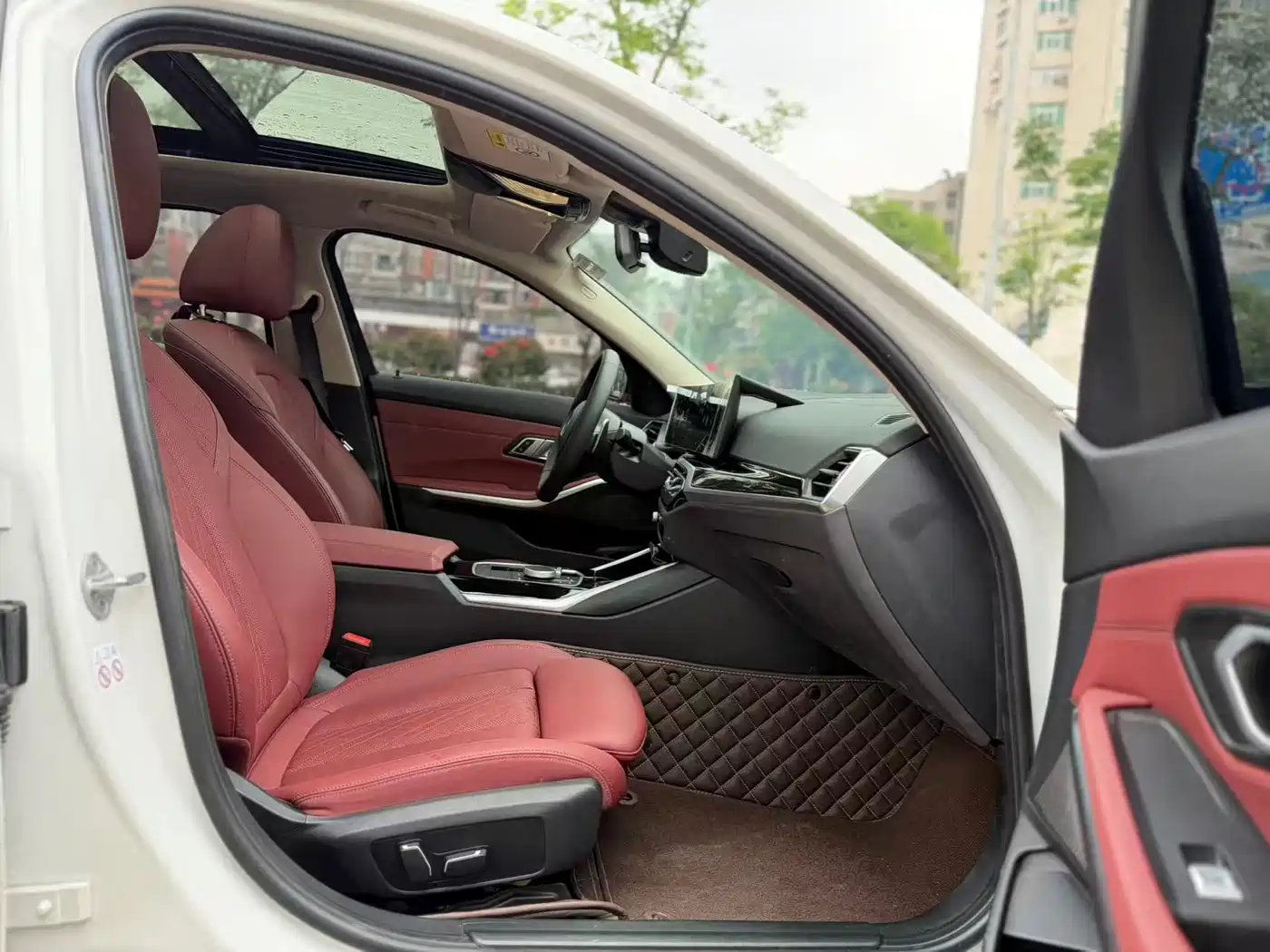 BMW 3 Series 2024 320Li M Sport Package фото 9