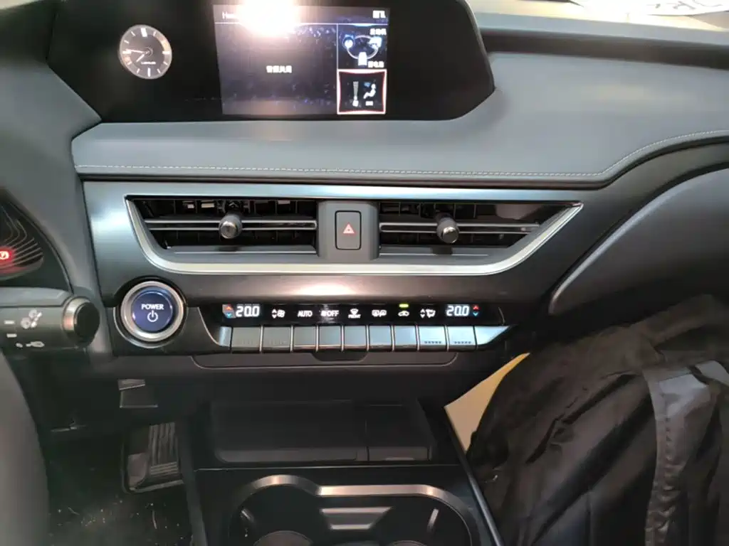 Photo 13 - Lexus UX