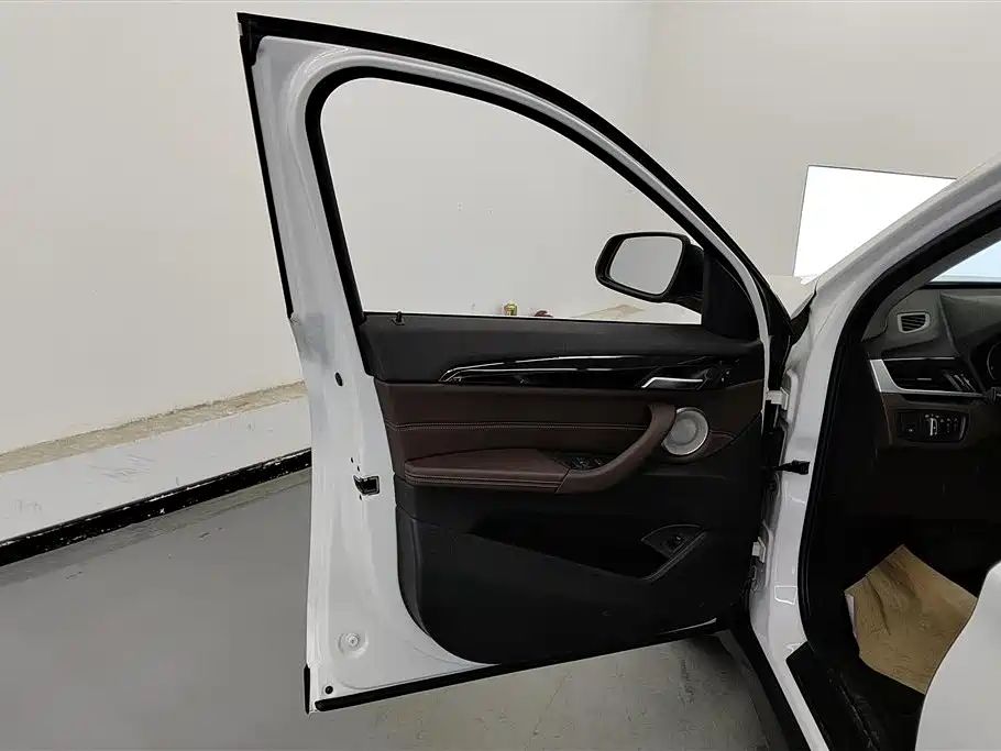 BMW X1 2021 sDrive20Li Fashion фото 7