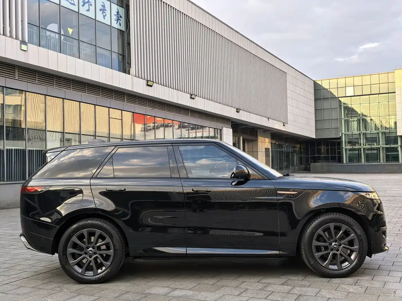 Land Rover Range Rover Sport 2023 400PS Dynamic SE фото 21