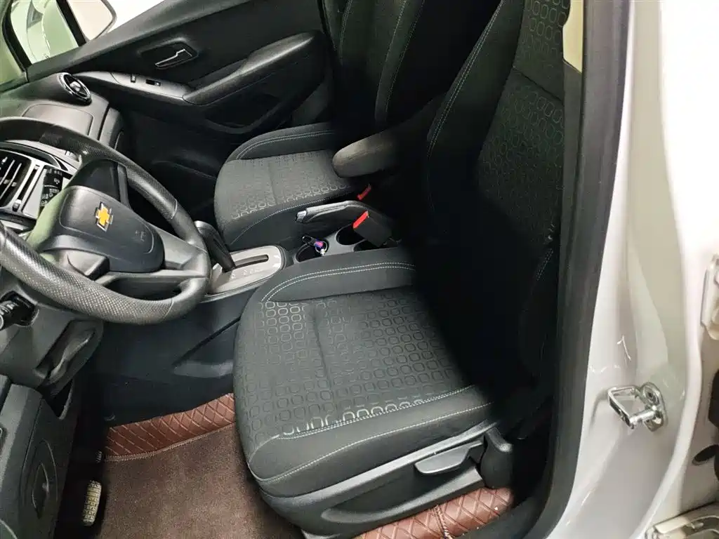 Chevrolet Trax 2016 1.4T Automatic 2WD Comfort Sunroof Edition фото 15