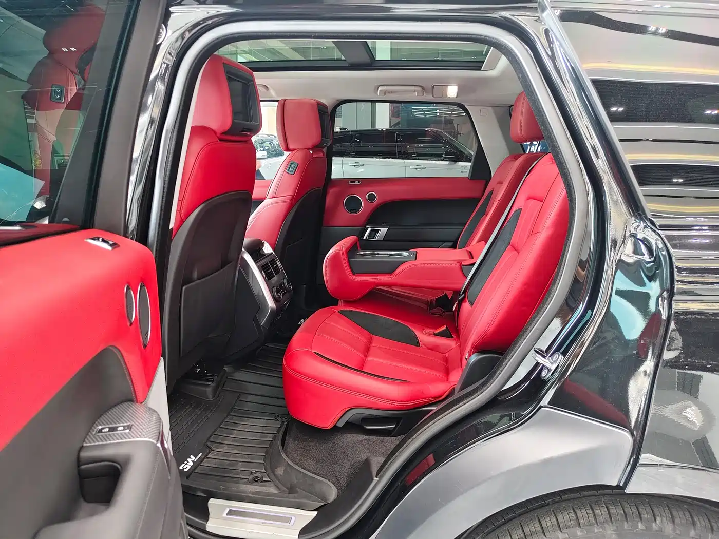 Land Rover Range Rover Sport 2021 3.0 L6 Gloss Black Edition фото 11