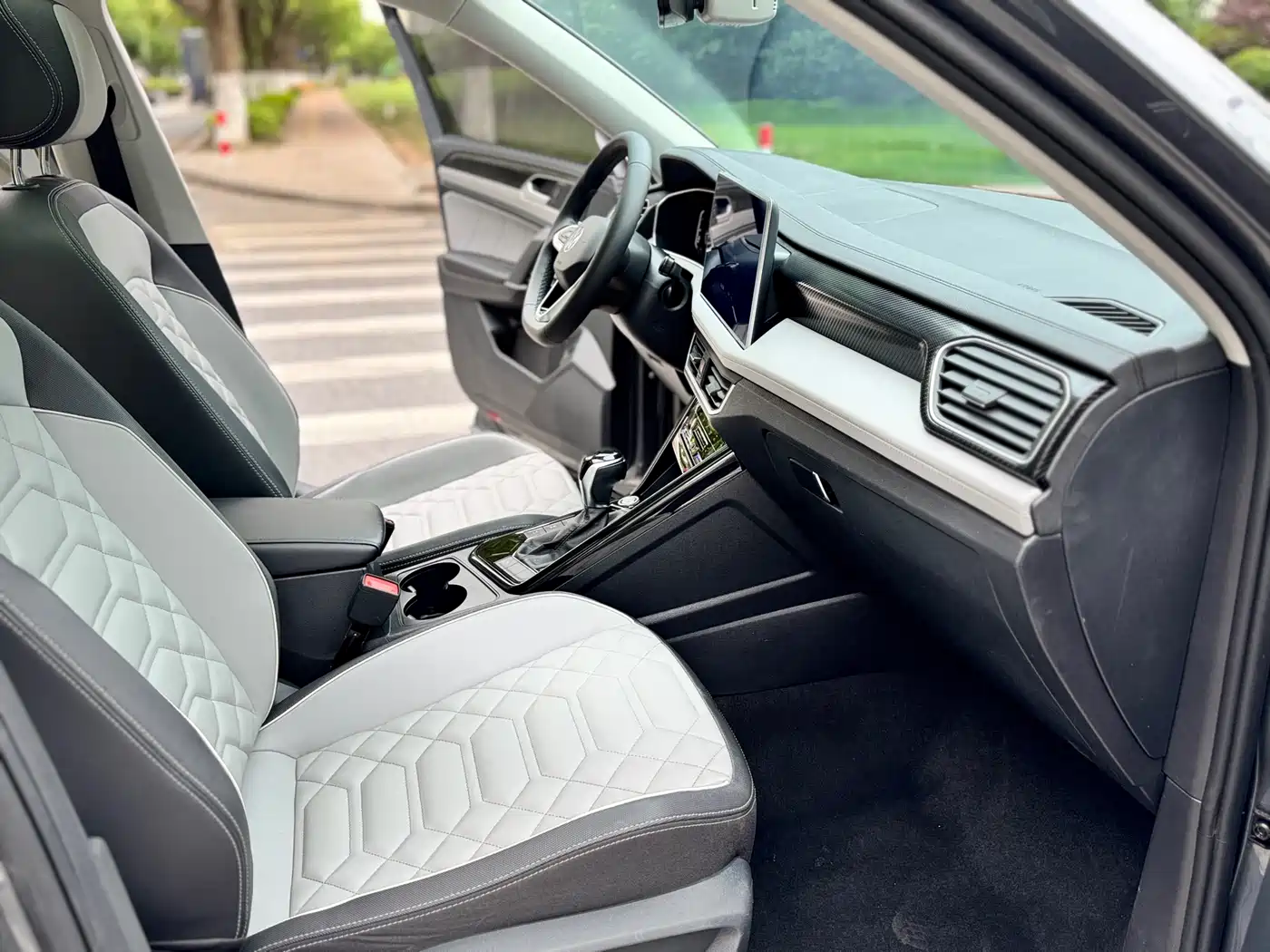 Volkswagen Tayron 2023 330TSI 2WD Luxury Plus Advanced Edition фото 10