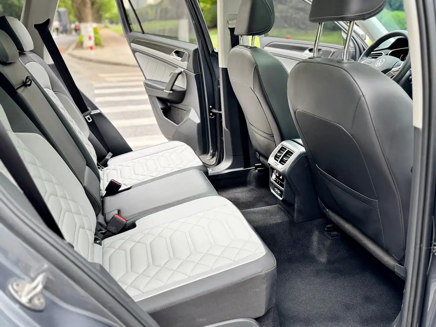 Volkswagen Tayron 2023 330TSI 2WD Luxury Plus Advanced Edition фото 11