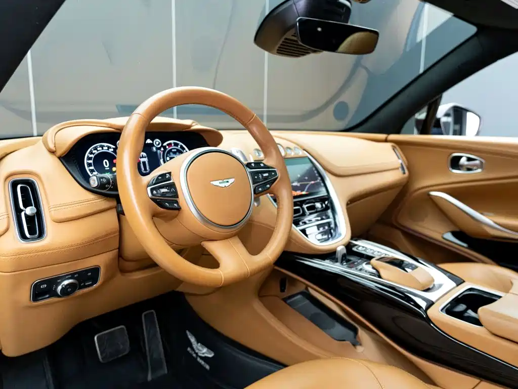Фото 9 - Aston Martin DBX