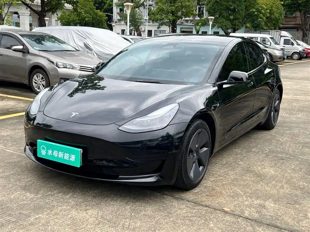 Фото 1 - Tesla Model 3