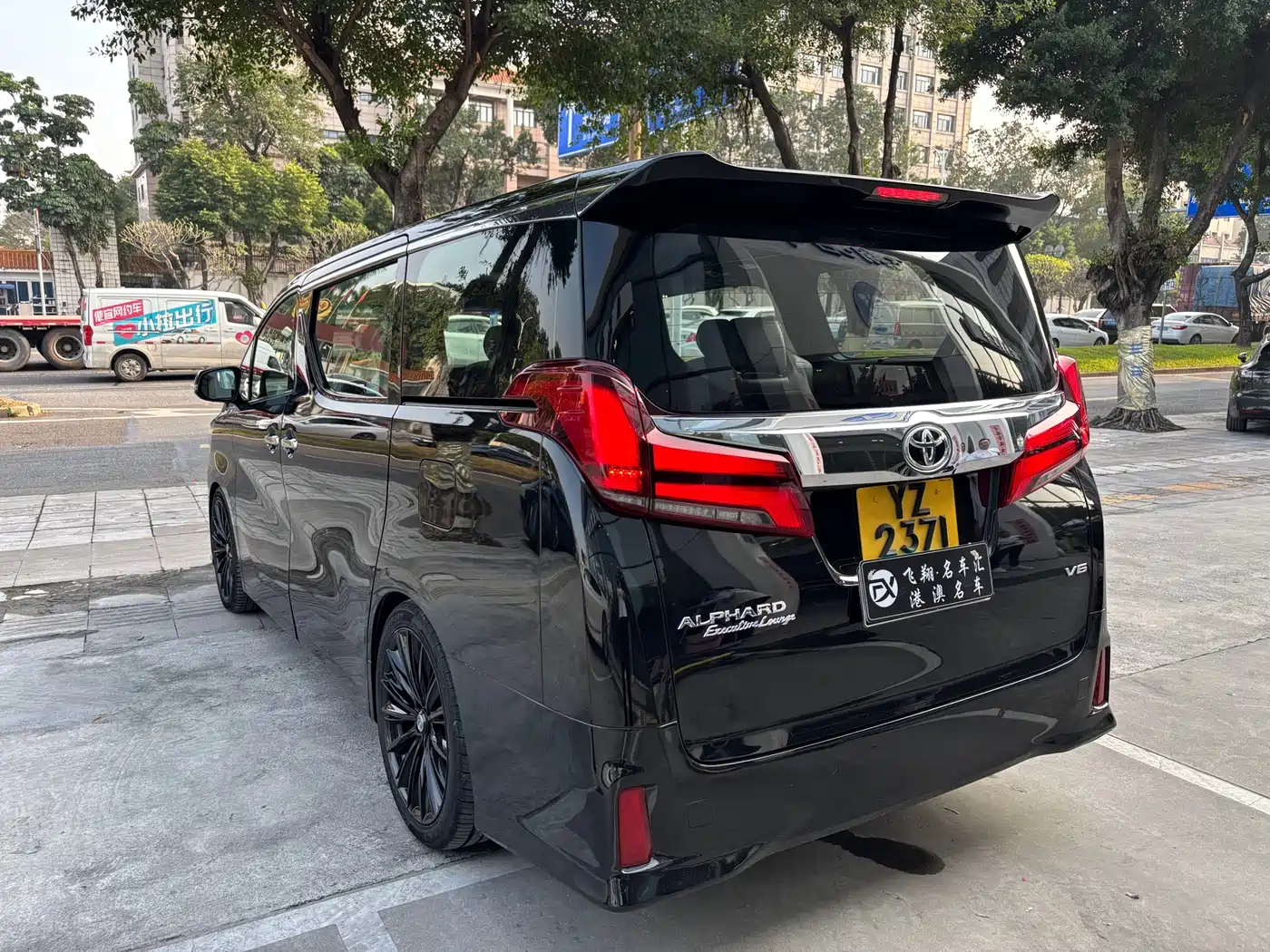 Toyota Alphard 2018 Facelift 3.5L Luxury Edition фото 4