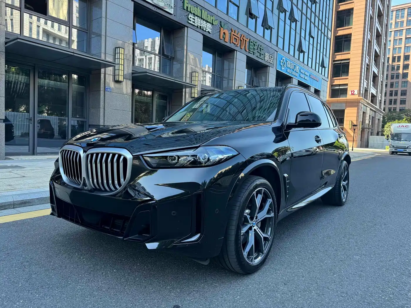 BMW X5 2023 xDrive 30Li Premium M Sport Black Night Package фото 2